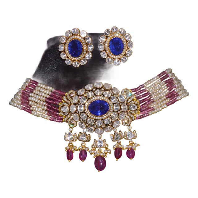 Late 20th Century Natural 121.63Cts Tanzanite Uncut Diamond Pearl Ruby Tourmaline Solid 18k Gold Choker Necklace & Earrings Set, 3 Pieces For Sale
