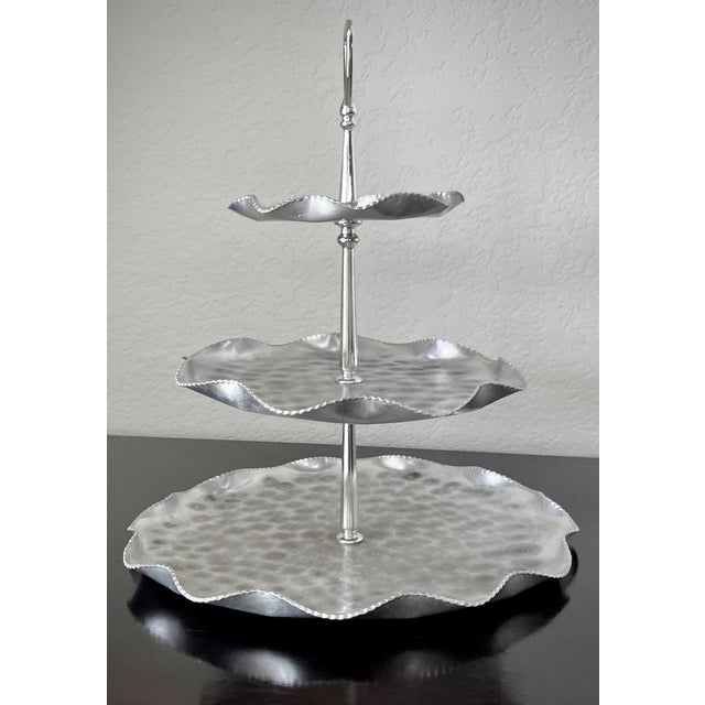 Excellent Pre-Owned Condition. Aluminum housewares became fashionable during the 1930s, at a time when most Americans...