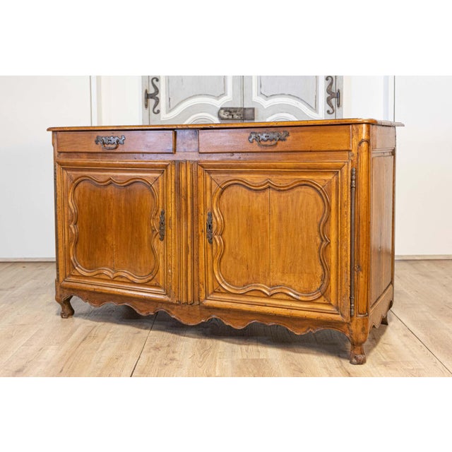French Louis XV Period 1770s Walnut Buffet with Drawers, Carved Doors and Skirt For Sale - Image 12 of 18