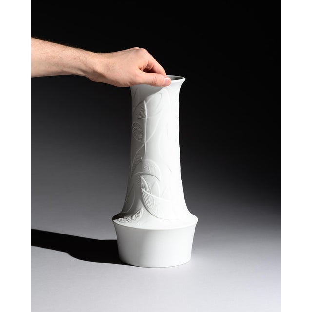 1970s Floral Relief Bisque Porcelain Vases by Cuno Fischer for Hutschenreuther Selb, 1960s, Set of 3 For Sale - Image 5 of 18
