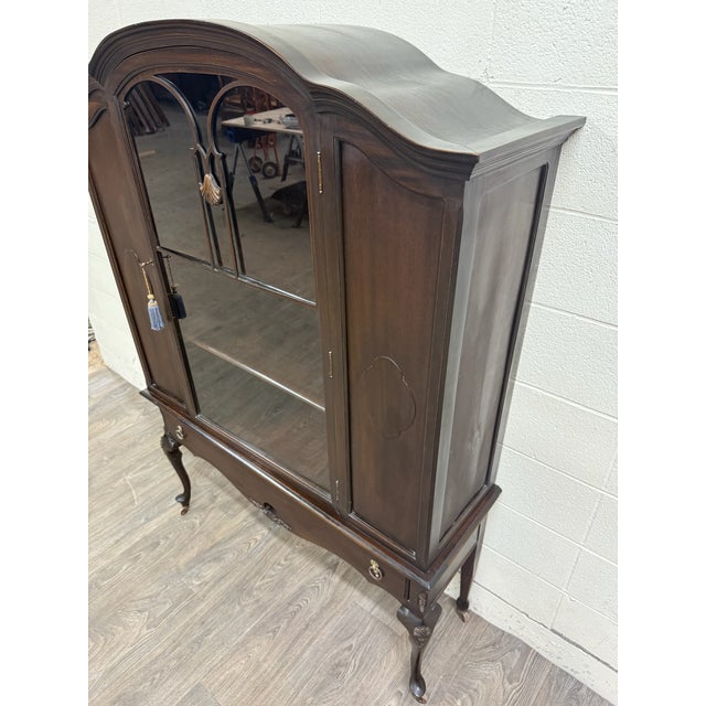 Brown Vintage Queen Anne Style Mahogany China Cabinet Display Cabinet Curio Bookshelf For Sale - Image 8 of 14