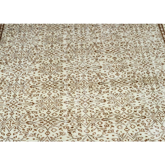 Turkish Vintage Rug 6'7" x 9'9" #21410 For Sale - Image 4 of 8