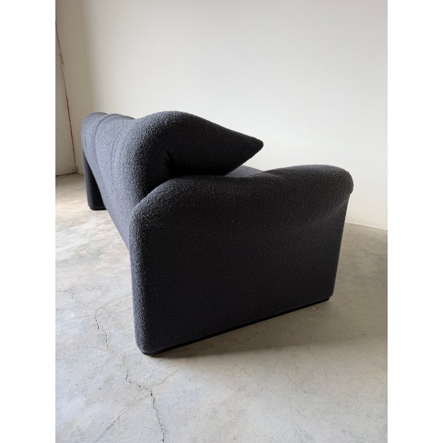 Vico Magistretti Maralunga Two-Seater Black Bouclé Loveseat Sofa for Cassina, Italy For Sale In Miami - Image 6 of 18