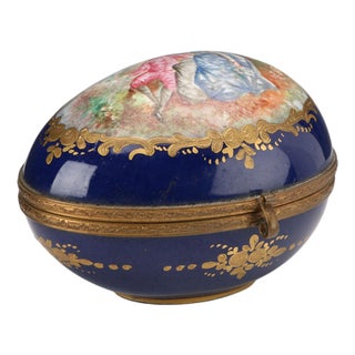 Sèvres Porcelain Jewelry Box from Chateau des Tuileries For Sale