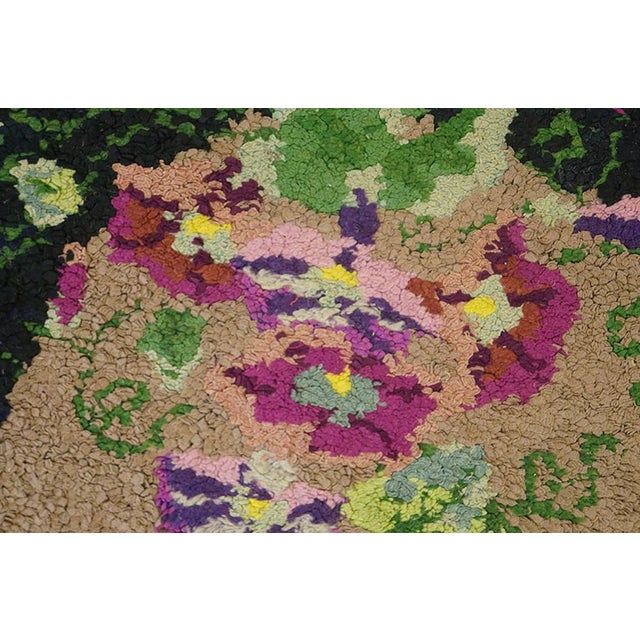 American 1940s Tan Camel Roses Folk Art Antique American Hooked Rug 3'0" X 5'5" Handknotted Wool Carpet For Sale - Image 3 of 4