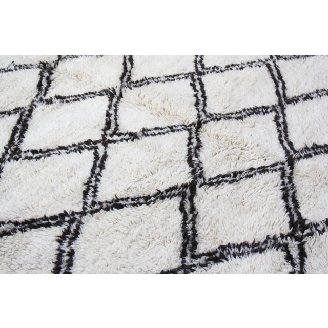 Mid 20th Century Vintage Moroccan Rug - 9'6'' X 6'8'' For Sale - Image 4 of 9