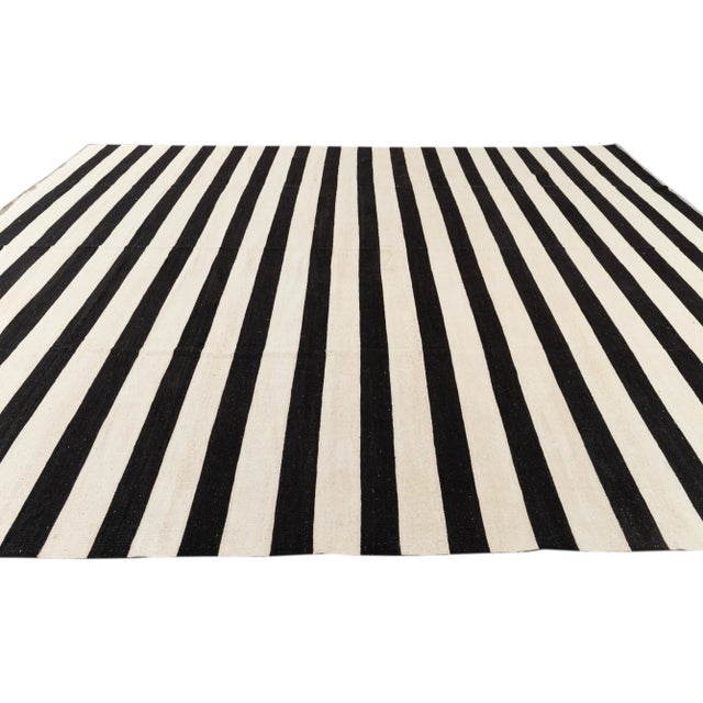 Apadana 21st Century Contemporary Striped Kilim Rug For Sale In New York - Image 6 of 11