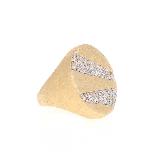 This ring has a cluster of diamonds that weigh 0.35 carats. (Clarity: SI1, Color: F) It is beautifully set in a brushed 14...