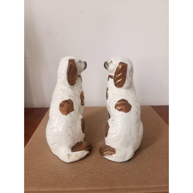 Ceramic Vintage Staffordshire Spaniel Dog Figurines Pair, White Gold Ceramic Dogs, Staffordshire Style Dog Statues, Victorian Dog Decor For Sale - Image 7 of 13
