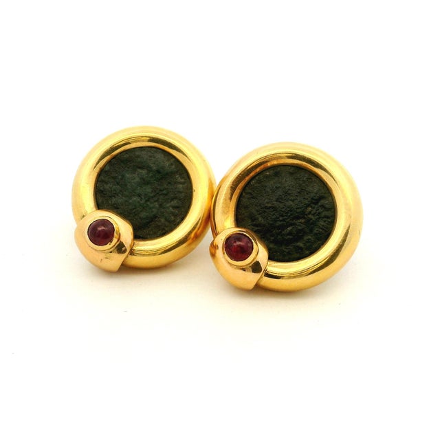 1970s Vintage 18k Gold Coin Earrings With Cabochon Rubies, A Pair For Sale - Image 5 of 7