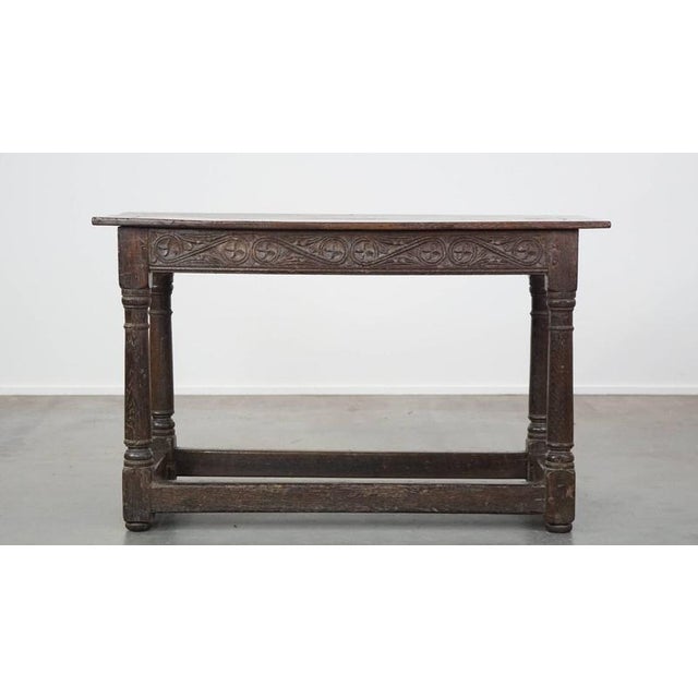 Offered byThijs is this antique English side table/hall table from the early 18th century with beautiful details in the...
