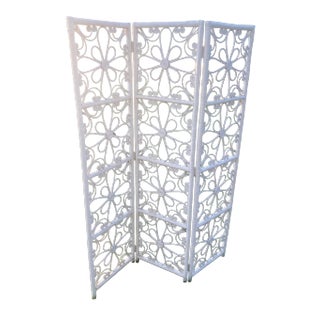 Mid Century Modern Boho Chic Flower Power Curl White Wicker 3 Panel Folding Room Divider Screen For Sale