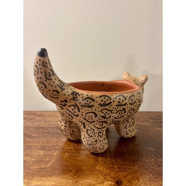 Brazilian Indigenous Waujá Waurá Handmade Jaguar Pottery Bowl For Sale - Image 4 of 8