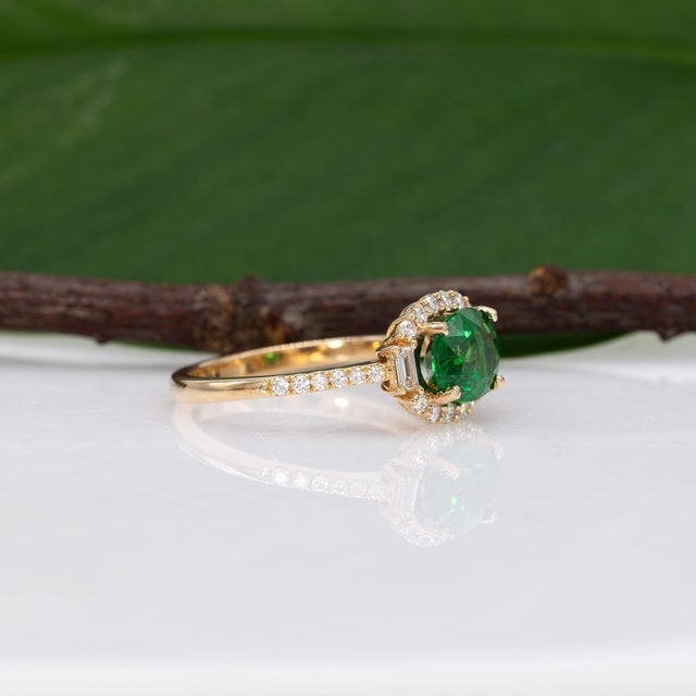 Green 1.8Ct Tsavorite Garnet Ring With Earth-Mined Diamond Accents: Solid 14k Gold, Size 6.75 For Sale - Image 8 of 10