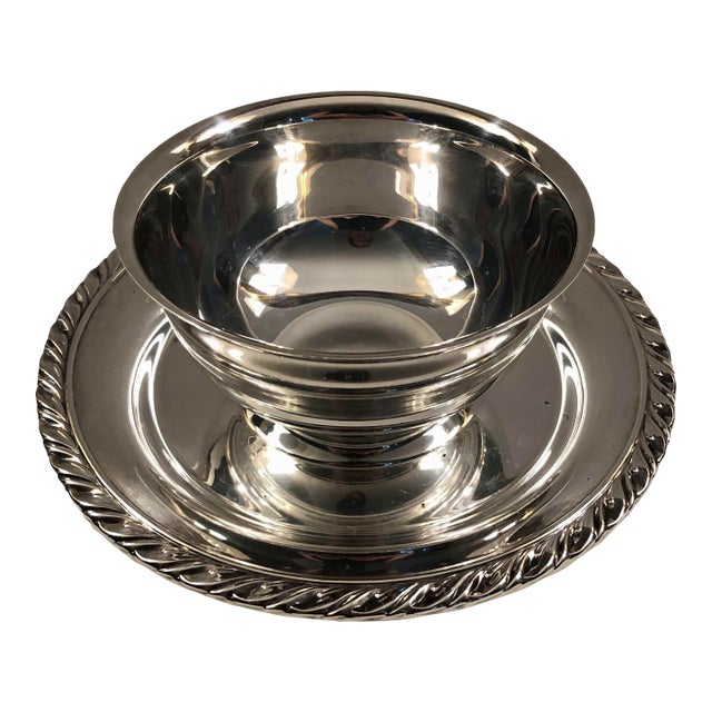 1950s Wm Rogers Silver Plated Gravy or Sauce Boat With Attached Dish For Sale