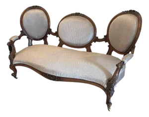 Victorian Cameo Back Carved Walnut Sofa, 1860s