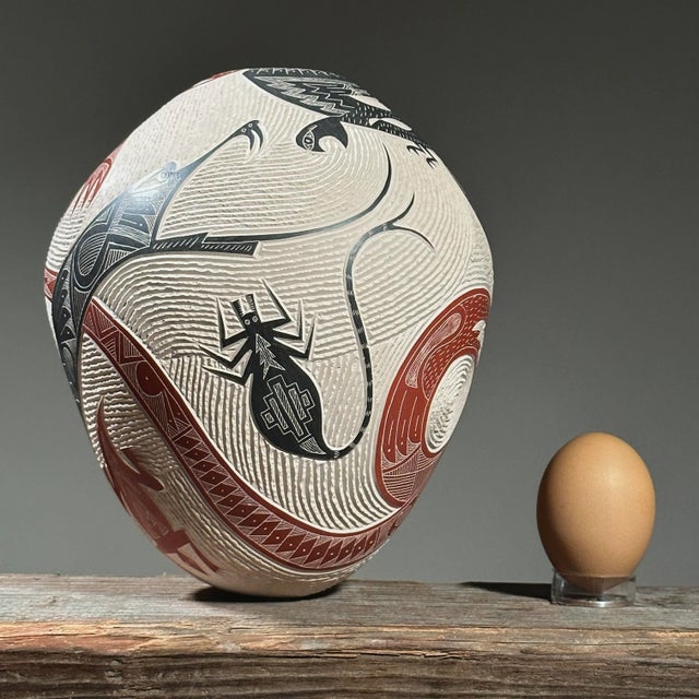 White Vintage Sgraffito Polychrome Eagle and Snake Mata Ortiz Vessel by Martin Olivas Quintana, Signed For Sale - Image 8 of 9