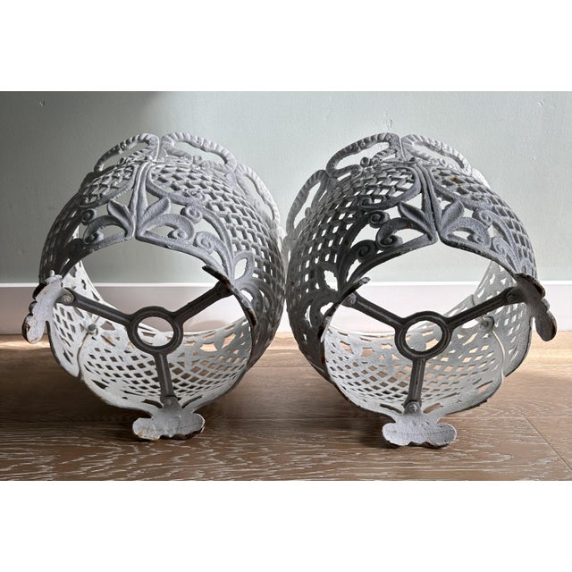 1940s Pair of French Garden / Victorian Style Lace-Like Lattice Openwork Cast Iron Garden Planters in Aged White, 2 Pieces For Sale - Image 9 of 9