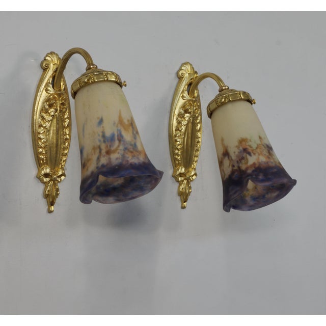 Cherrier & Besnus - Muller frères A pair of French art deco wall sconces in gilded bronze or solid brass made circa...