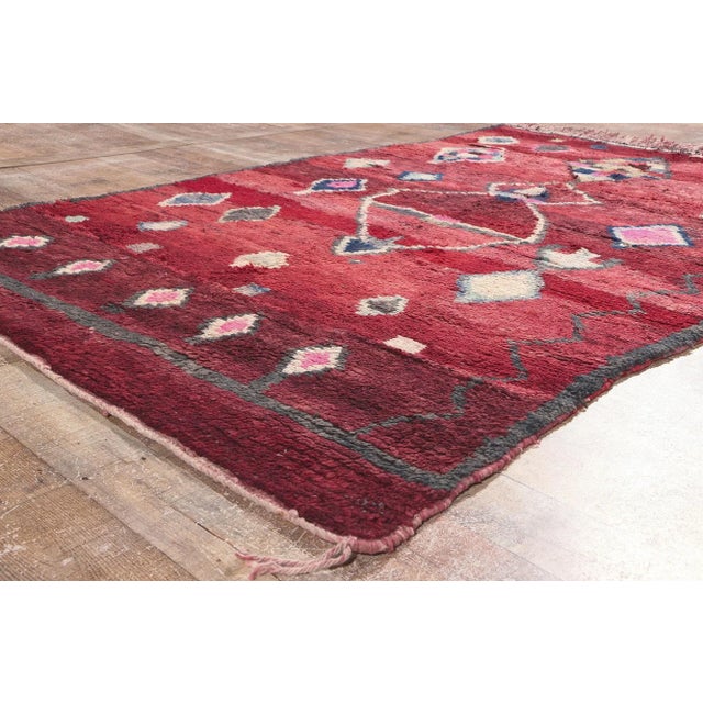 Berber Tribes of Morocco Vintage Red Boujad Moroccan Rug - 05'01 X 08'00 For Sale - Image 4 of 10