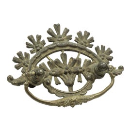 Example of Cabinetry Fixed and Bar Pulls