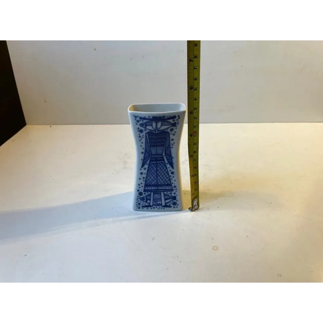 1950s Scandinavian Modern Porcelain Vase by Arne Lindaas for Porsgrunn, 1950s For Sale - Image 5 of 8