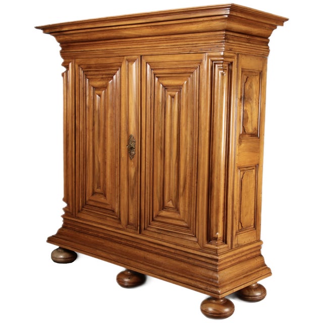 Late 18th Century Antique Cabinet in Walnut, 1770 For Sale - Image 5 of 18