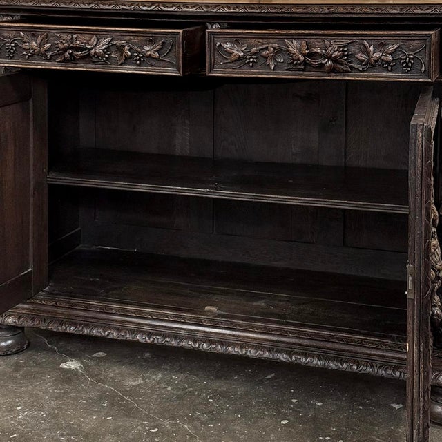19th Century French Renaissance Revival Hunt Buffet in Old-Growth Oak For Sale - Image 13 of 16