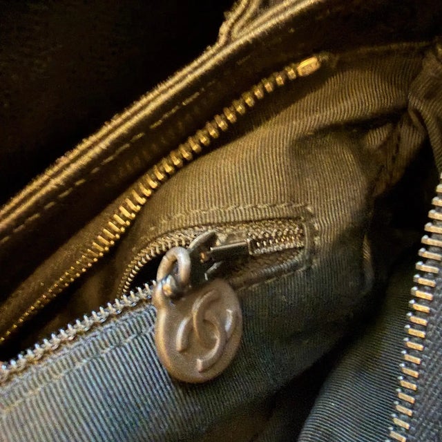 A Rare 2000s Black Caviar Leather and Bakelite Top Handle Bag by Chanel For Sale - Image 15 of 15