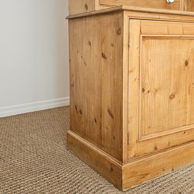 1960s Vintage English Pine Kitchen Dresser With Plate Rack & Wine Storage For Sale - Image 5 of 17
