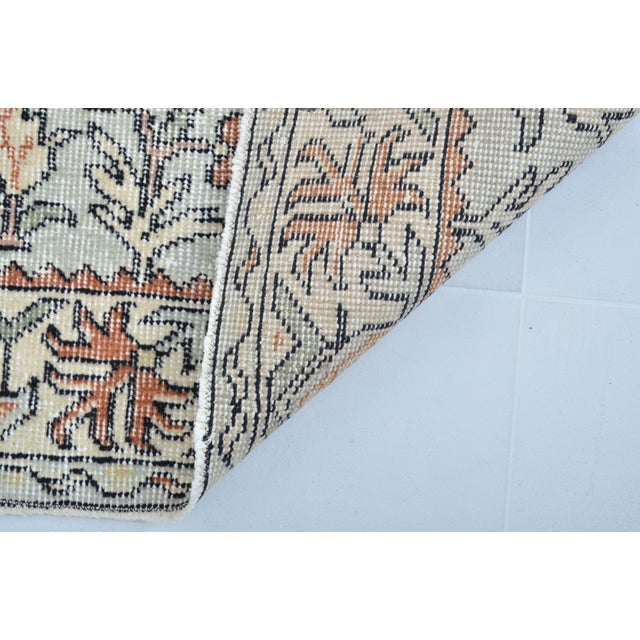 Geometric Oushak 1950s Wool Rug For Sale - Image 4 of 7