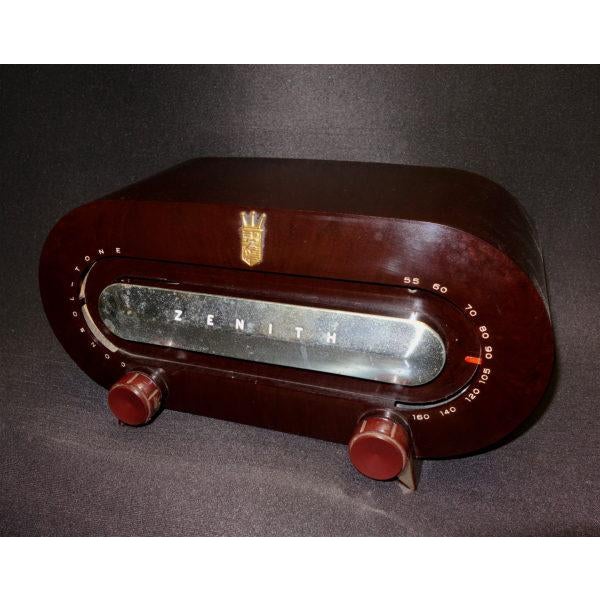 Offered for your consideration is this circa 1951 Zenith “Race Track” Bakelite table radio in chocolate brown with the...