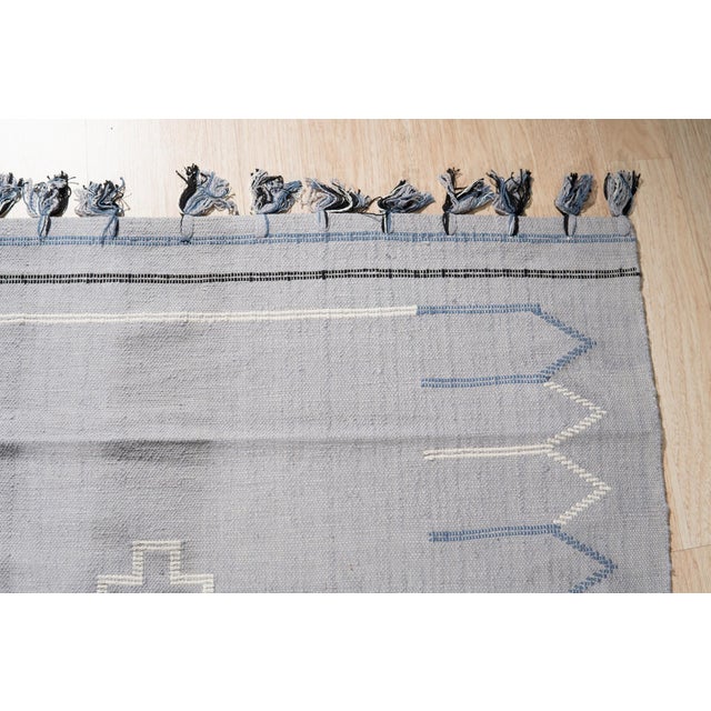 5x8 Rustic Penelope Silver Geometric Modern Flatweave Carpet Rug For Sale - Image 9 of 10