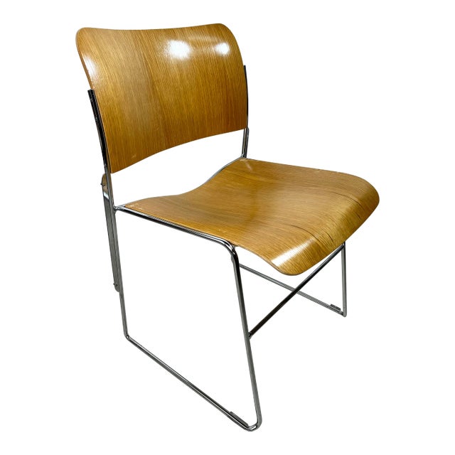椅子 EQI-40 Stacking chair EQI-40 Stacking chair