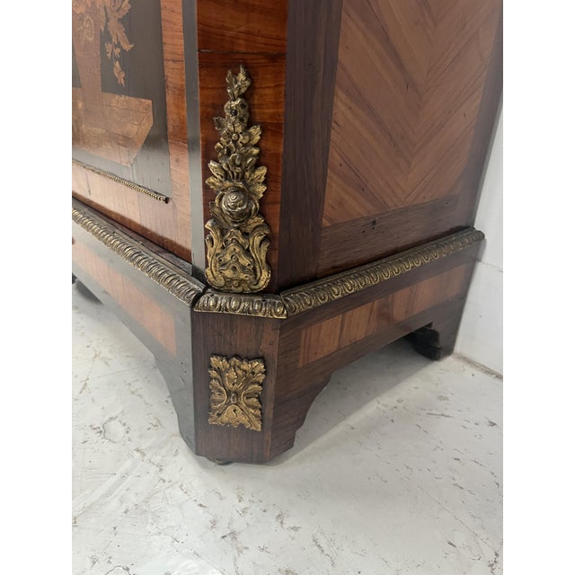 19th Century Napoleon III Display Cabinet in Veneer and Marquetry For Sale - Image 16 of 18