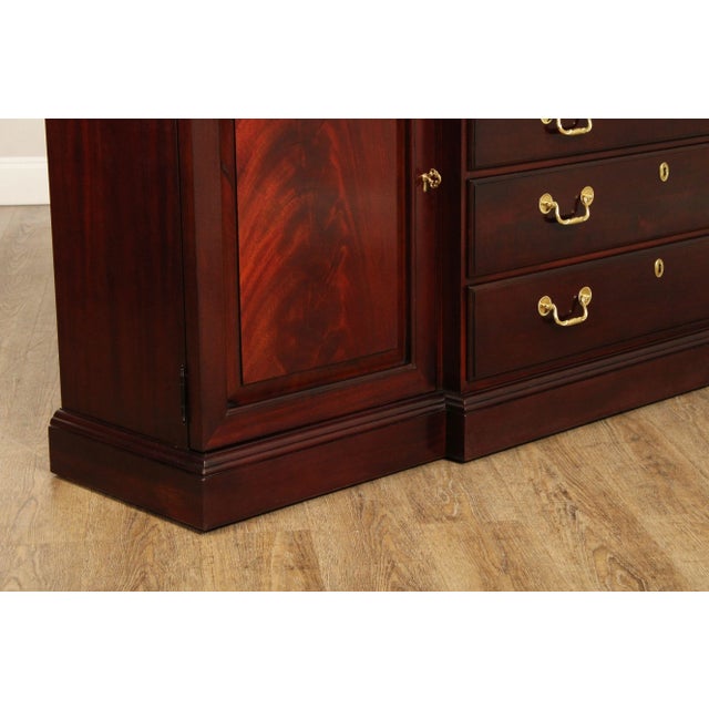 Thomasville Georgian Style Large Mahogany China Display Breakfront For Sale In Philadelphia - Image 6 of 12
