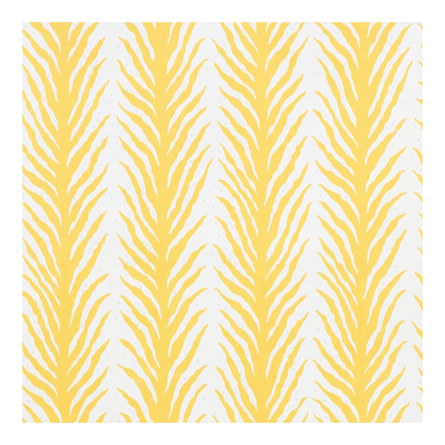 Sample - Schumacher X Celerie Kemble Creeping FernWallpaper in Lemonade For Sale