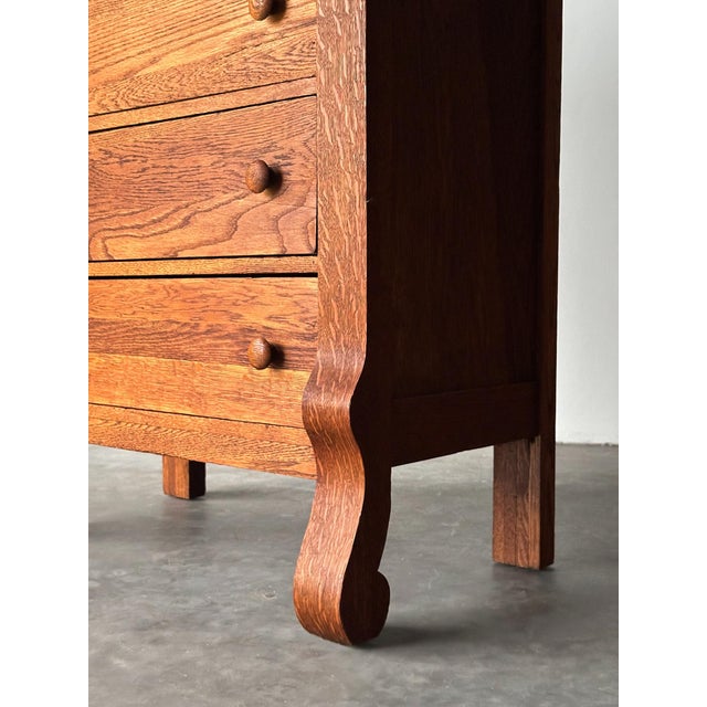 Early 20th Century Quartersawn Oak Chest of Drawers, Turn-of-the-Century For Sale - Image 16 of 18
