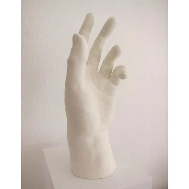 Spectacular XXL plaster hand sculpture. Excellent condition. No scratch, no loss. Beautiful age patina. Dimensions: 55 cm...