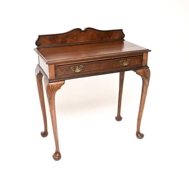 A beautiful and impressive antique walnut console / side table. This was made in England, it dates from around the 1930’s...