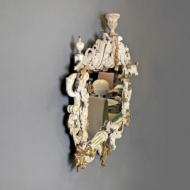 Vintage Italian White and Golden Wood Wall Mirror with Animal Decorations, 1990s For Sale - Image 4 of 16