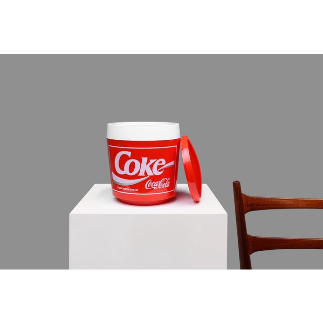 A stylish original Coca Cola ice bucket. Made in the 1960s by Smidt-imex in Belgium. This stylish item with the iconic...