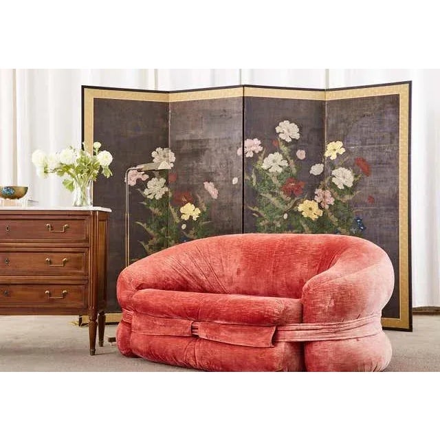 Fantastic Mid-Century Modern settee designed by Italian architect Adriano Piazzesi for Harvey Probber, Inc. Burger bun is...