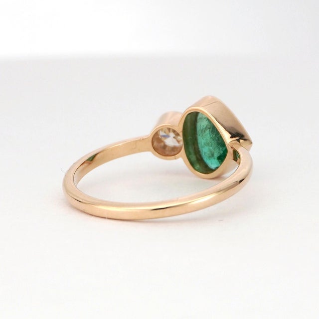 White 14k Gold Ring With Natural Diamond and Trillion-Cut Emerald, New For Sale - Image 8 of 18