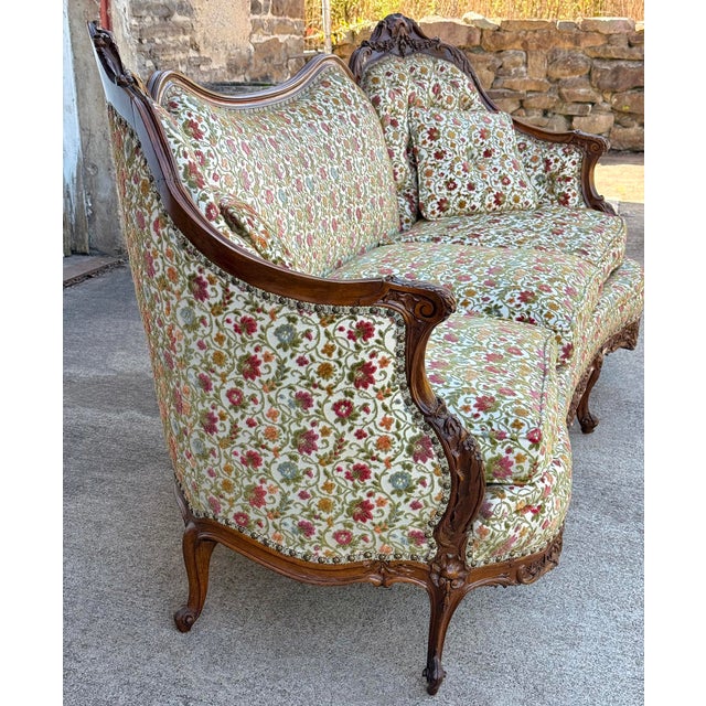 Early 20th Century Antique Victorian Walnut Serpentine Cream Floral Upholstered Sofa For Sale - Image 5 of 11
