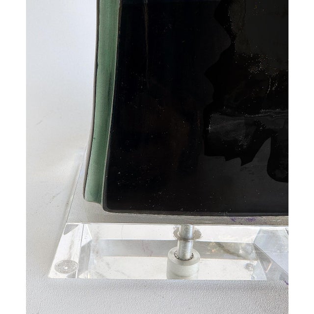Black Late 20th Century Lucite and Table Lamp With Ceramic Leaves Opening From a Black Stem For Sale - Image 8 of 8