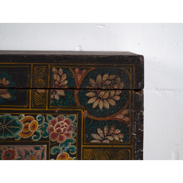 Antique Trunk with a Illustrated Magpies, China, 1900s For Sale - Image 6 of 9