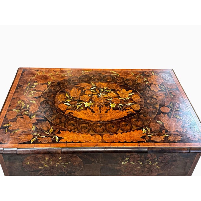 Antique William and Mary Oyster Waln Table With Intricate Marquetry Inlay For Sale - Image 12 of 13