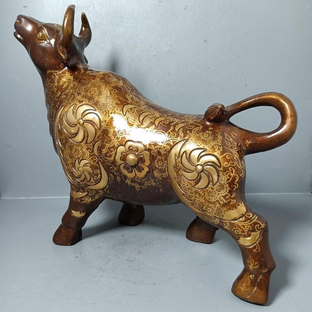 Command attention in your space with this impressive vintage-style brass bull sculpture. Symbolizing strength,...