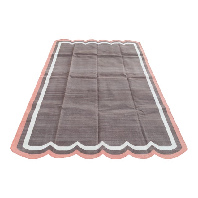 Handmade Cotton Vegetable Dyed Scalloped Edge Rug Brown With Terracotta Red Border - 6x9 For Sale